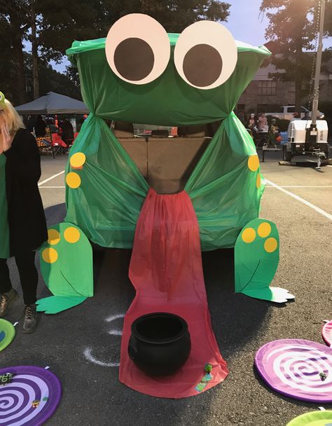 Frog Trunk or Treat Frog Trunk Or Treat, Trunk Or Treat Costumes, Church Trunk Or Treat Ideas, Trunk Or Treat Car Ideas, Halloween Door Decorating, Trunk Or Treat Kits, Church Trunk Or Treat, Trunk Decor, Halloween Car Decorations