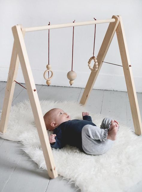 We're smitten with this chic #DIY baby gym by @themerrythought. Diy Baby Gym, Wooden Play Gym, Wooden Baby Gym, Baby Play Gym, Baby Toys Diy, Diy Bebe, Toys Diy, Montessori Baby, Play Gym