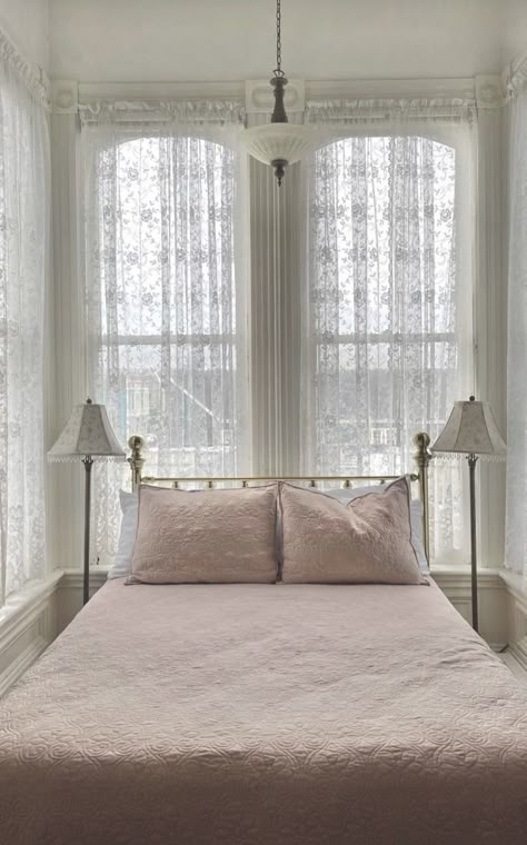 Ballet Bedroom, Bunk Room Ideas, Calm Bedroom, To Love And Be Loved, Room Ideas Aesthetic, Bunk Room, Pretty Room, Room Setup, House Room