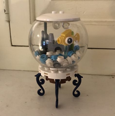 LEGO IDEAS - Tiny Fish Bowl Creative Fish Bowl Ideas, Tiny Lego Builds, Lego Fish Bowl, Cute Fish Bowl Ideas, Lego Fish Tank Decorations, Lego Fish Tank, Pet Fish Bowl Aesthetic, Fish Bowl Centerpiece Wedding, Cool Lego Ideas