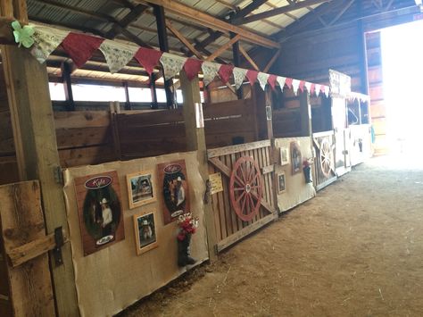 4H horse stall decorations Livestock Pen Decorations, Horse Stall Decoration Ideas Fair, 4h Pen Decorations, Horse Stall Decorations For Fair, 4h Decorations, Horse Stall Decorations, Fair Decorations, Horse Barn Decor, 4h Fair