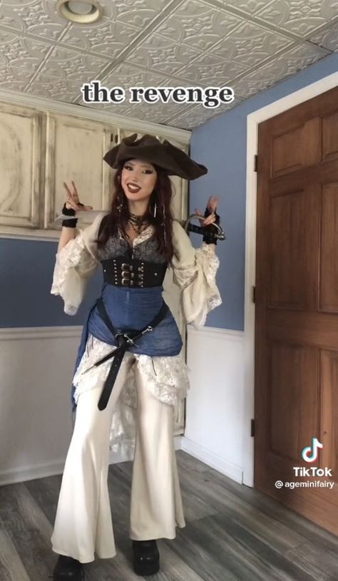 Blue Pirate Outfit, Pirate Inspired Outfits, Pirate Outfit Women, Renfaire Outfit Ideas, Pirates Outfit, Steampunk Pirate Costume, Renfaire Outfit, Fantasy Tropes, Warrior Outfits