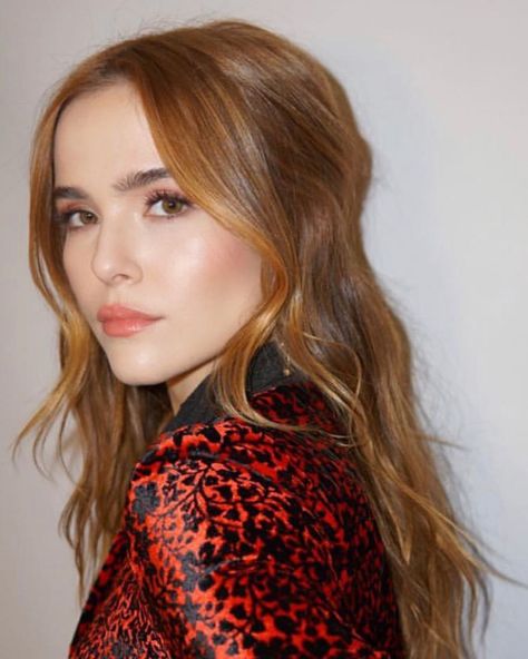 Zoey Deutch Hair, Red Hair Brown Eyes, Easy Party Hairstyles, Holiday Party Hair, Natural Red Hair, Zoey Deutch, Holiday Hairstyles, Auburn Hair, Red Hair Color