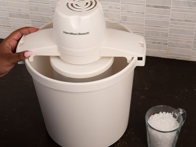 How to Use a Rival Electric Ice Cream Maker Ice Cream Maker Recipes Vanilla, Make Homemade Ice Cream, Ice Cream Maker Machine, Ice Cream Sorbet, Best Homemade Ice Cream, Electric Ice Cream Maker, Ice Cream Mix, Vanilla Ice Cream Recipe, Ice Cream Freezer