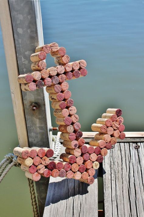 Anchor Wall Art, Wine Cork Board, Wine Cork Projects, Deco Marine, Wine Cork Art, Anchor Decor, Cork Projects, Lake House Signs, Wine Craft