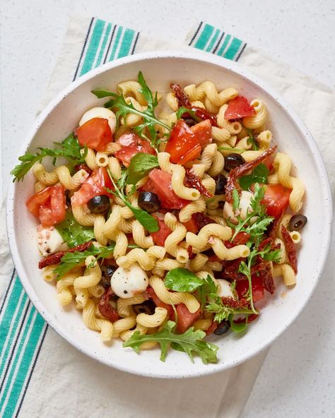 Bocconcini Pasta, Light Pasta Salads, Light Pasta, Italian Pasta Salad, Best Pasta Salad, Pasta Salad Italian, Couscous Salad, Veggie Salad, Vegetarian Dinners