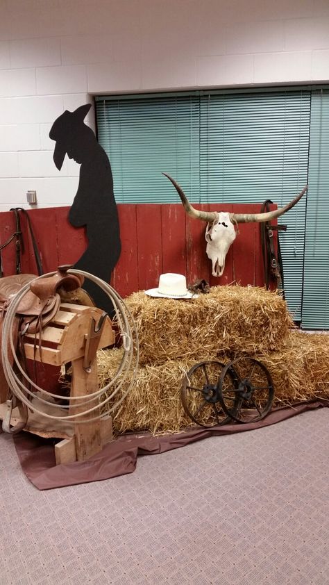 Cowboy Theme Party Decorations Western Decor Hay Bales, Cowboys Decoration Ideas, Wild West Dance Theme, Wild West Trunk Or Treat Ideas, Cowboy Float Parade, Wild West Homecoming Float, Stampede Decorations, Wild West Prom Theme, Yellowstone Party Decor