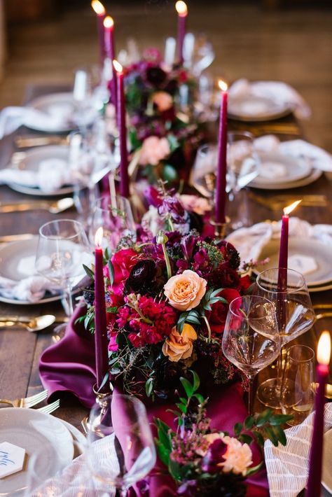 Winter Wedding Table Decorations, Jewel Tone Wedding Flowers, Winter Wedding Table, Winter Wedding Centerpieces, Berry Wedding, Jewel Tone Wedding, Festive Wedding, Moody Wedding, Winter Wedding Inspiration