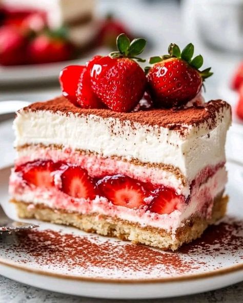 Small Chops, Easy Tiramisu, Easy Tiramisu Recipe, Strawberry Tiramisu, Garden Cake, Summer Sweets, Italian Dessert, Garden Cakes, Tiramisu Recipe