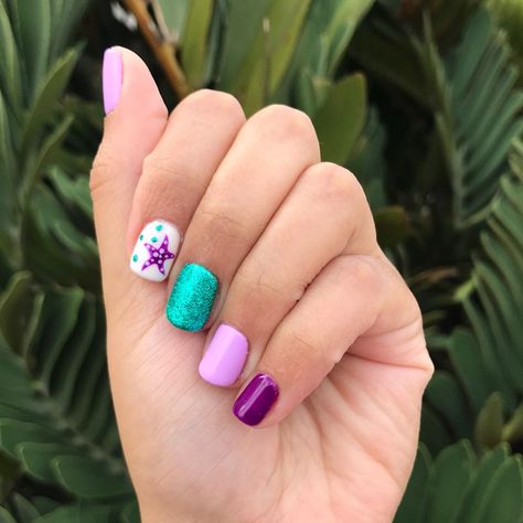 Summer Nails 2024 For Kids, Kid Summer Nails, Beach Nails For Kids, August Nail Designs 2024, Kids Vacation Nails, Kids Beach Nails, Tropical Nail Designs Short, August Gel Nails Ideas, Orange Beach Nails