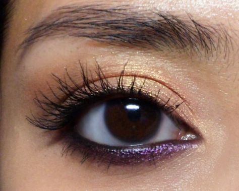 Peach Gold and Smoky Violet: Bottom Liner Look Purple Eyeliner, Eyeliner Tips, Purple Smokey Eye, Gold And Purple, Eye Liner Tricks, Cool Makeup Looks, Top Makeup Products, Colored Eyeliner, Makeup Box