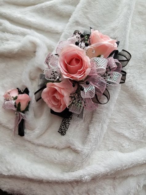 Pink And Black Corsage, Pink And Black Prom, Adult Prom, Black Corsage, Prom Flowers Corsage, White Corsage, Prom Corsages, Prom Bouquet, Hoco Ideas