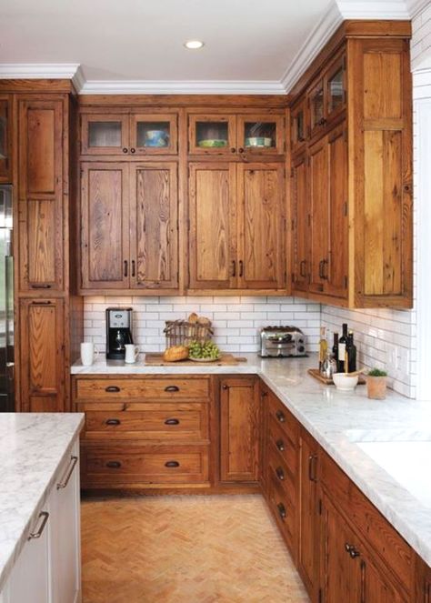 Many are dreaming of freshly painted cabinets but there are some beautiful stained cabinets. I've got 15 stunning examples of stained kitchen cabinets! Pine Cabinets White Countertops, Kitchen Inspo Wood Cabinets, Traditional Kitchen Remodel Ideas, Brown Wood Cabinets Kitchen, Wood Tone Kitchen, Cedar Kitchen Cabinets, Wood Cabinet Kitchen, Simple Farmhouse Kitchen, Kitchen Cabinets Wood