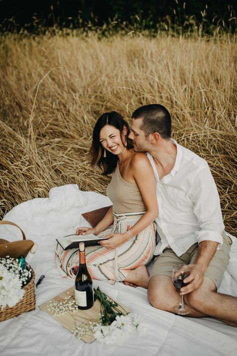 Couple Pictures in a Field. Picnic Photoshoot Picnic Pictures Couple, Field Picnic, Couples Picnic, Pictures In A Field, Couple Picnic, Picnic Shoot, Picnic Engagement Photos, Valentines Photoshoot, Picnic Photo Shoot