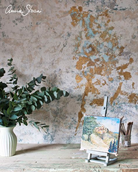 This luxuriously textured wall has been transformed with a palette of colours appropriate to a rustic look by Annie Sloan with neutral Chalk Paint® colours and gold leaf. Annie was inspired by Venetian Plaster walls, with crumbling paint in a rough luxe style. She has used Gloss Lacquer of the top to make it really shine. With eucalyptus leaves and landscape painting. Baroque Bed, Dark Painting, Chalk Paint Wax, Venetian Plaster Walls, Paint Wallpaper, Wall Painting Techniques, Rough Luxe, Casino Dress, Using Chalk Paint