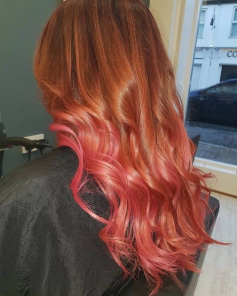 Natural Red And Pink Hair, Pink On Ginger Hair, Ginger With Pink Underneath, Auburn Hair Pink Highlights, Redhead With Pink Highlights, Red Hair With Pink Highlights Rose Gold, Ginger Hair With Pink Underneath, Red Hair Orange Tips, Ginger Pink Highlights