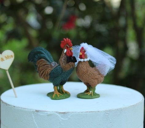 Hen Cake, Chicken Wedding, Dinosaur Wedding Cake, Farm Couple, Harvest Wedding, Laurel Ms, Wooden Chicken, Chicken Cake, Big Wedding Cakes