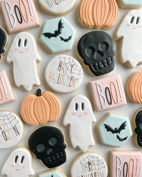 SugarBakesCo on Instagram: “Pastel + Halloween is my new favorite😍” Cute Halloween Cookies, Halloween Cookie Designs, Halloween Sugar Cookies Decorated, Pasteles Halloween, Dulces Halloween, Halloween Cookies Decorated, Halloween Sugar Cookies, Iced Sugar Cookies, Pastel Halloween