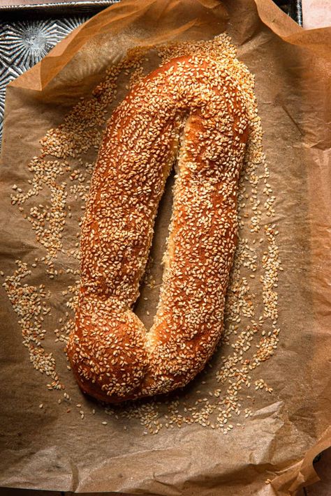 Jerusalem Bagel, Easy and Fast Recipe Jewish Bagel Recipe, Sesame Bagel, Shaped Bread, Baking Conversions, Pasta Bread, Jewish Cuisine, New York Bagel, City Of Gold, Panini Sandwiches