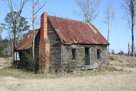 Mansion Homes, Abandoned Farm, Old Cabins, Old Abandoned Buildings, Greene County, Old Abandoned Houses, Farm Buildings, Abandoned Mansions, Tin Roof