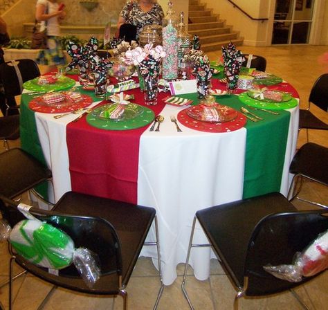 Church Christmas Decorations, Christmas Church, Candy Christmas, Red Candy, Christmas Table Settings, Church Decor, Xmas Party, Table Ideas, Green And Red