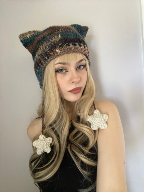 crochet knit aesthetic cat hat star pompoms fashion accessories ideas makeup looks eyeliner inspo hair color styles wig spring summer beanie Makeup Looks Eyeliner, Beanie Hat Outfit, Knit Aesthetic, Eyeliner Inspo, Girls Cap, Cap Baby, Fashion Dream Job, Cap Girl, Crochet Hair Accessories