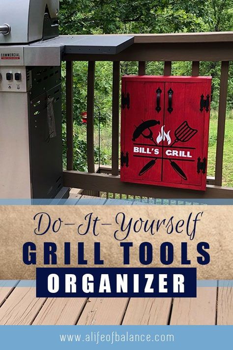 Grill Tool Storage Ideas, Bbq Tools Storage, Best Outdoor Grills, Diy Wood Home Decor, Wood Cooler, Grill Accessories Storage, Outside Grill, Easy Weekend Projects, Outdoor Grill Station