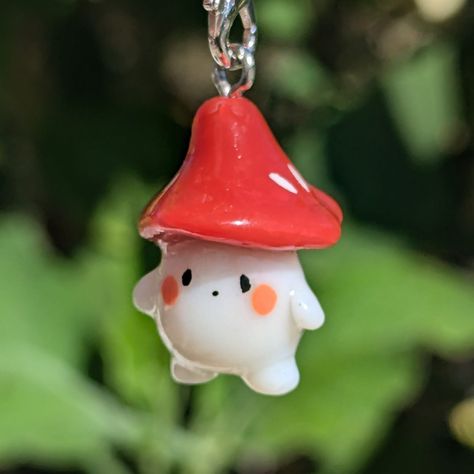 Some pictures of boo that I really like :) #polymerclaycharms #claycharm #clayanimal #claymushroom #mushroom Diy Polymer Clay Ideas, Cute Clay Figures, Mushroom Keychain, Polymer Clay Mushroom, Room Decor For Teens, Clay Mushroom, Diy Room Decor For Teens, Diy Polymer Clay, Cute Mushroom