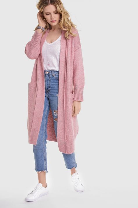 Long Cardigan Pink, Long Pink Cardigan Outfit Winter, Light Pink Cardigan Outfit Work, Long Pink Sweater Outfit, Light Pink Outfit Ideas Casual, Pink Long Jacket Outfit, Pink Long Cardigan Outfit, Rose Cardigan Outfit, Pink Cardigan Outfit Winter