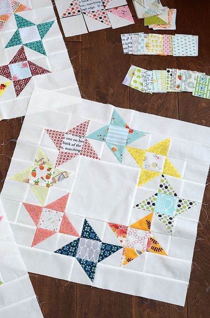 Round Round, Quilt Modernen, Folding Origami, Half Square Triangle Quilts, Bantal Sofa, Star Quilt Blocks, Triangle Quilt, Patchwork Quilting, Diy Quilt