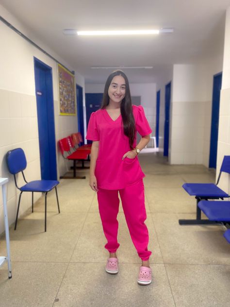 Crocs And Scrubs, Classy Casual Outfits, Classy Casual, Scrubs, Casual Outfits, Pins, Quick Saves, Barranquilla