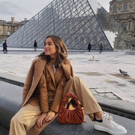 JW PEI on Instagram: “@rutaenroute with her Gabbi bag in Paris. Available to pre-order.  #fashion #gabbibag #paris #streetstyle” Jw Pei Gabbi Bag, Preset Filter, Jw Pei, Bag Outfit, Winter Fit, Parisian Chic, Moda Fashion, Fitness Inspo, Cloth Bags