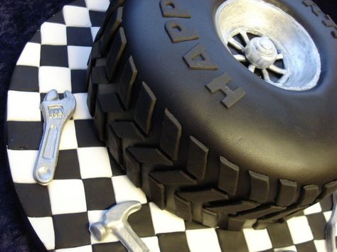 Tyre Cake, Mechanic Cake, Elegant Tips, Car Cakes For Men, Bmw Cake, Tire Cake, Cake Car, Cake For Men, Motorcycle Cake