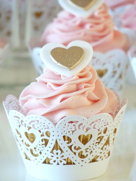 Engagement Cupcakes, Cupcakes Pink, Pretty Cupcakes, Beautiful Cupcakes, Engagement Cakes, Pink Cupcakes, Cute Cupcakes, Wedding Cupcakes, Love Cake