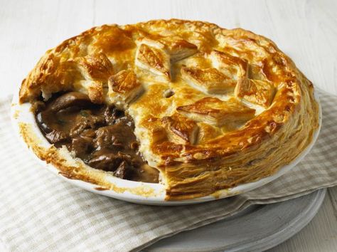 25 of the Best Traditional British Pie Recipes: 25 Delicious British Pies - Sweet and Savoury Venison Pie, Beef And Guinness Pie, British Pie, Beef Pot Pie, Finger Snacks, Meat Pie Recipe, British Cooking, Beef Pies, British Dishes