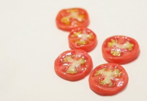 This is a cute way of getting very realistic tomato slices. Being a caner, I’d probably add a lot more of the colouring detail to the cane instead of doing it to individual slices but I have … Realistic Polymer Clay Food, Tomato Slice, Polymer Food, Miniature Food Tutorials, Polymer Clay Cane Tutorial, Food Tutorials, Polymer Clay Food, Miniature Foods, How To Make Clay