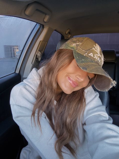 Womens Hunting Hat, Fishing Hat Outfit Women, Baseball Cap Picture Ideas, Army Hat Outfit, Camo Baseball Hat Outfit, Camo Cap Outfit, Stagecoach Hair, Cute Hat Outfits Baseball Caps, Camo Hat Outfits Women