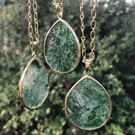 "Boho moss agate crystal slice pendant necklace on a 14K gold plated brass chain. This natural stone teardrop shaped pendant measures approximately 1.5\" in length and 1\" in width. All items come in a signature Estrella & Luna dust bag, carefully boxed, ready to gift or keep! Handmade by Estrella and Luna." Luna Jewelry, Layered Necklaces Boho, Moss Agate Necklace, Cowrie Shell Jewelry, Luxury Boho, Moss Agate Crystal, Raw Stone Earring, Necklace Luxury, Boho Layering