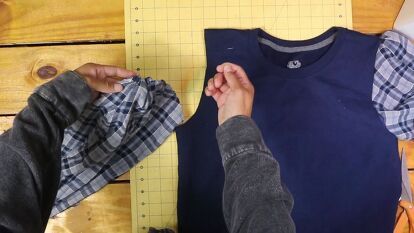 This is a guide to DIY sweatshirt refashions. Learn how to refashion a sweatshirt by adding bandana or flannel sleeves, with this step-by-step tutorial. Flannel And Sweatshirt Outfit, Diy Flannel Shirt Refashion, Diy Sweatshirt Refashion, Sweatshirt Inspiration, Flannel Shirt Refashion, Old Sweatshirt, Sweatshirt Refashion, Flannel Sweatshirt, Upcycled Clothes