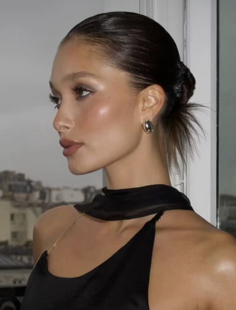 Makeup For High Cheekbones, Low Cheekbones Women, Nice Cheekbones, High Cheekbones Aesthetic, Sharp Cheekbones, Cheekbones Makeup, Chiseled Face, Hair And Outfit Ideas, How To Contour Your Face