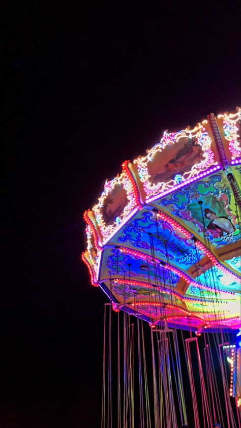 Funfair Aesthetic Night, Carnival Aesthetic Night, Feria Aesthetic, Funfair Aesthetic, Carnival Aesthetic, Fair Aesthetic, Fair Rides, Fun Fair, Neon Aesthetic