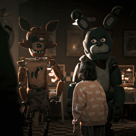 Fnaf Movie Pfp, Foxy And Bonnie, Bonnie And Foxy, Fnaf Foxy Plush, Abby Schmidt, Five Nights At Freddy's Movie, Fnaf Aesthetic, Fnaf Pfp, Freddy Movie