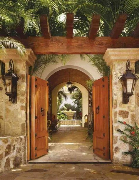 Hacienda House Plans, Hacienda Style Homes Mexican, Spanish Style Courtyard, Style Hacienda, Modern Hacienda, Mediterranean Homes Exterior, Hacienda Homes, Spanish Hacienda, Mexican Hacienda