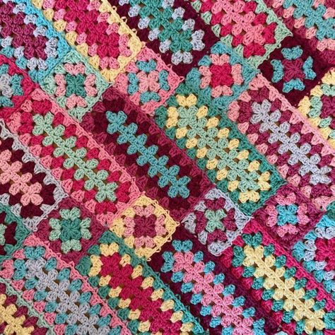 Crochet Swirl, Granny Rectangle, Scheepjes Catona, V Stitch Crochet, Modern Crochet Blanket, Crochet Square Blanket, Crochet Blanket Designs, Crochet Blocks, Crochet Blog