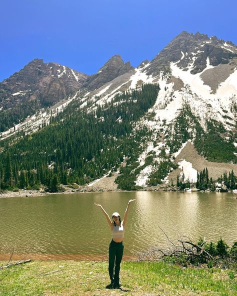 ⛰️ scenic route ⛰️ • 📍Hanging Lake & Maroon Bells Maroon Bells Colorado, Maroon Bells, Scenic Routes, Aspen, Most Beautiful Places, Mother Nature, Dream Life, Colorado, Most Beautiful