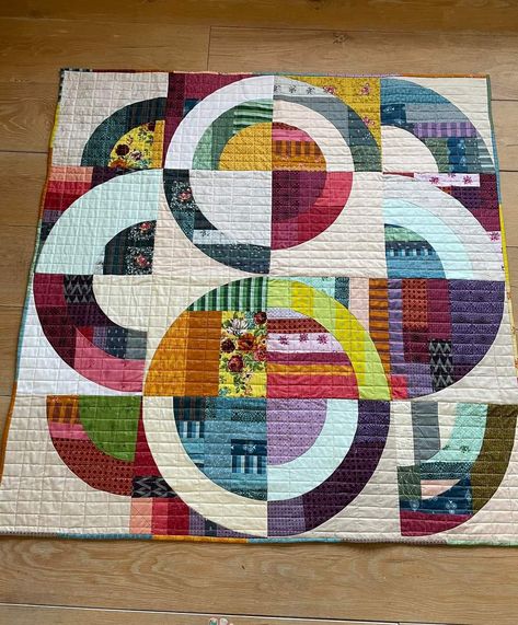 Modern Machine Quilting, Circle Quilt Patterns, Curved Piecing, Drunkards Path Quilt, Drunkards Path, Watercolor Quilt, Modern Quilting Designs, Modern Quilt Blocks, Improv Quilting