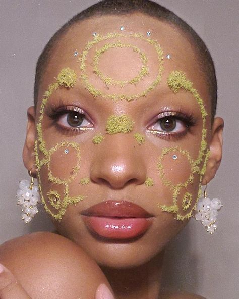 Ren Faire Makeup, Moss Makeup, Fairytale Makeup, Faerie Makeup, Forest Fairy Costume, Drag Kings, Pixie Costume, Faerie Aesthetic, Fashion Show Makeup