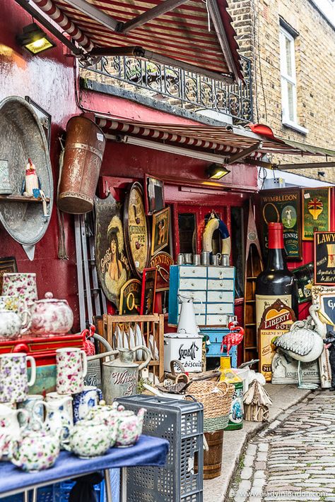 Portobello Road Market in Notting Hill, London London Antique Market, Flea Market London, London Portobello Road, Portobello London Market, Portobello Road Aesthetic, Portobello Market London Notting Hill, London Flea Markets, Nottinghill London Aesthetic, Portobello Road London