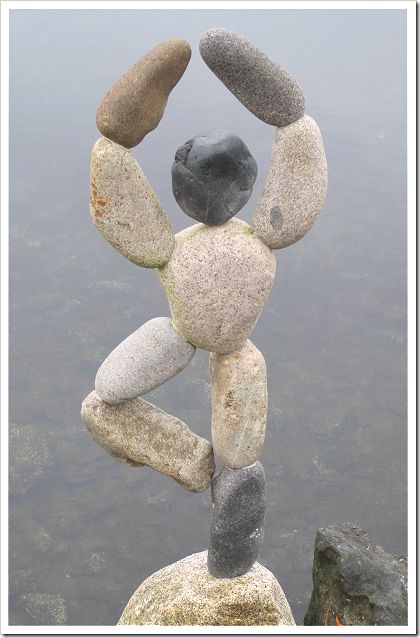 Rock person balancing Rock Cairn, Tattoo Plant, Stone Pictures Pebble Art, Garden Rock Art, Pebble Art Family, Rock Garden Design, Rock Sculpture, Art Pierre, Rock And Pebbles