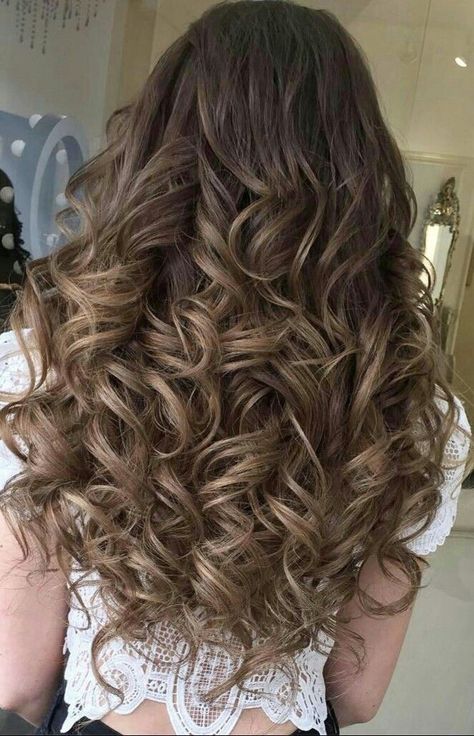 ☻ Big Curls For Long Hair, Beauty Secrets Hair, Curled Hairstyles For Medium Hair, Loose Curls Hairstyles, Small Curls, Large Curls, Curly Hair Photos, Curls For Long Hair, Big Curls